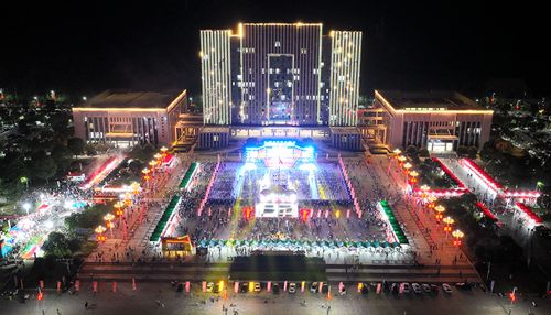 2023年彭澤縣第四屆小龍蝦美食節(jié)暨贛鄂皖三省七縣預(yù)制菜農(nóng)旅產(chǎn)品展銷會(huì)開幕